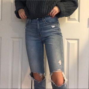 American Eagle blue light wash high rise Mom Jeans